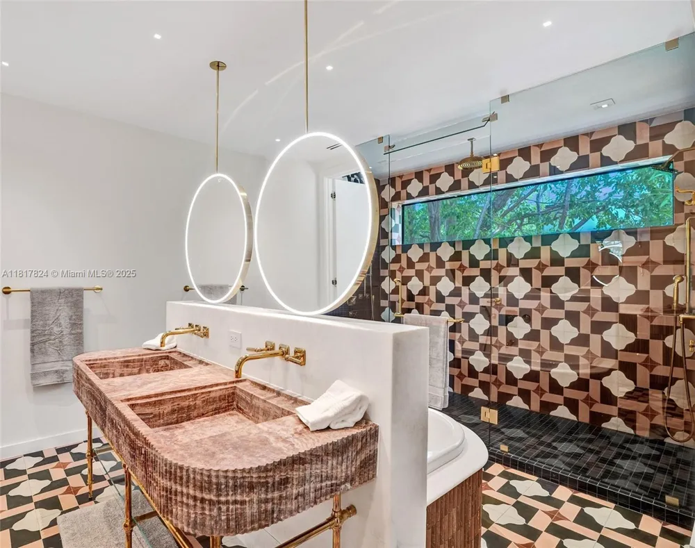 580056a5da3555baa9e82326554cb358-m29-med