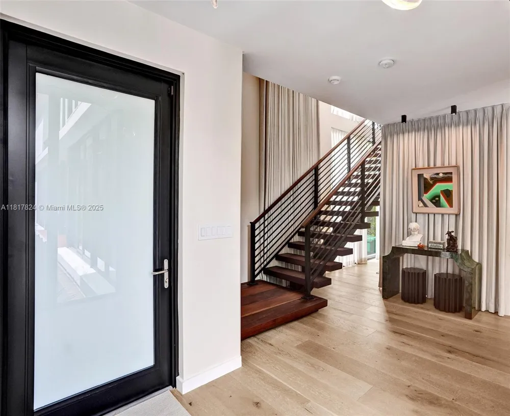 580056a5da3555baa9e82326554cb358-m6-med