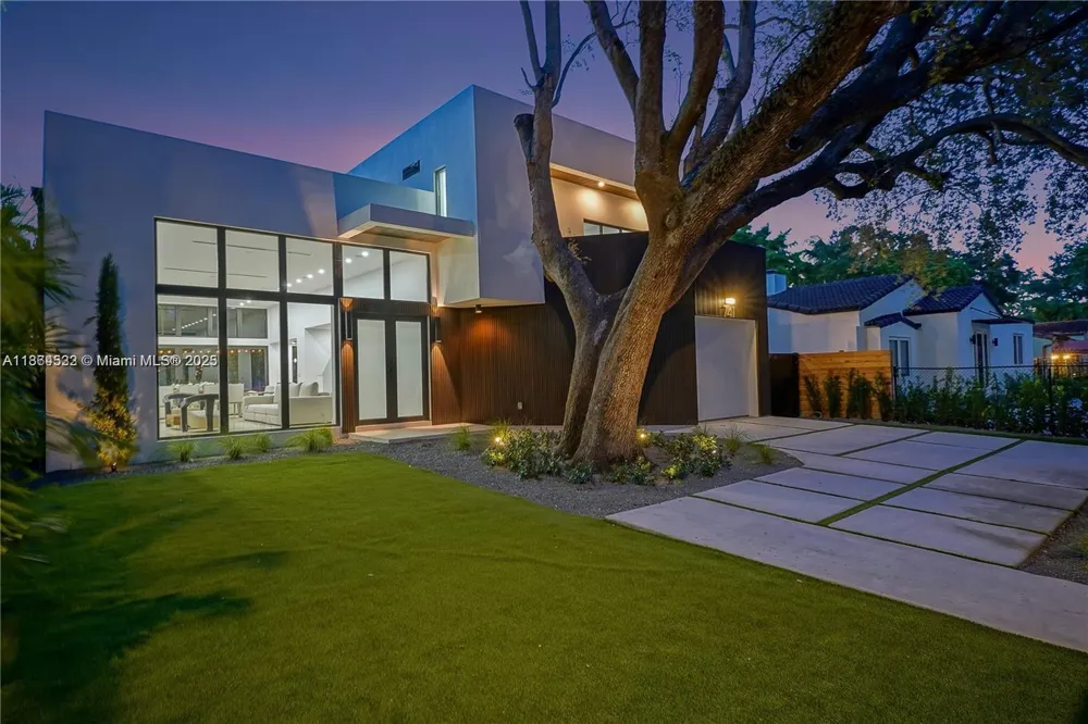 Prestigiosa villa a Miami con piscina