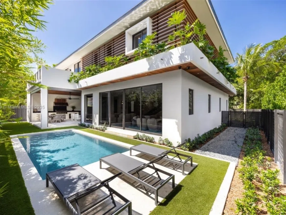 Lussuosa villa con piscina a Miami