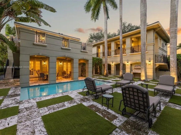 Elegante villa con piscina a Miami