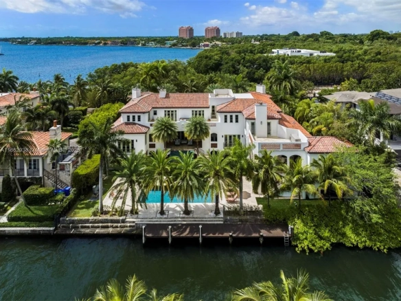 Maestosa villa con piscina a Miami