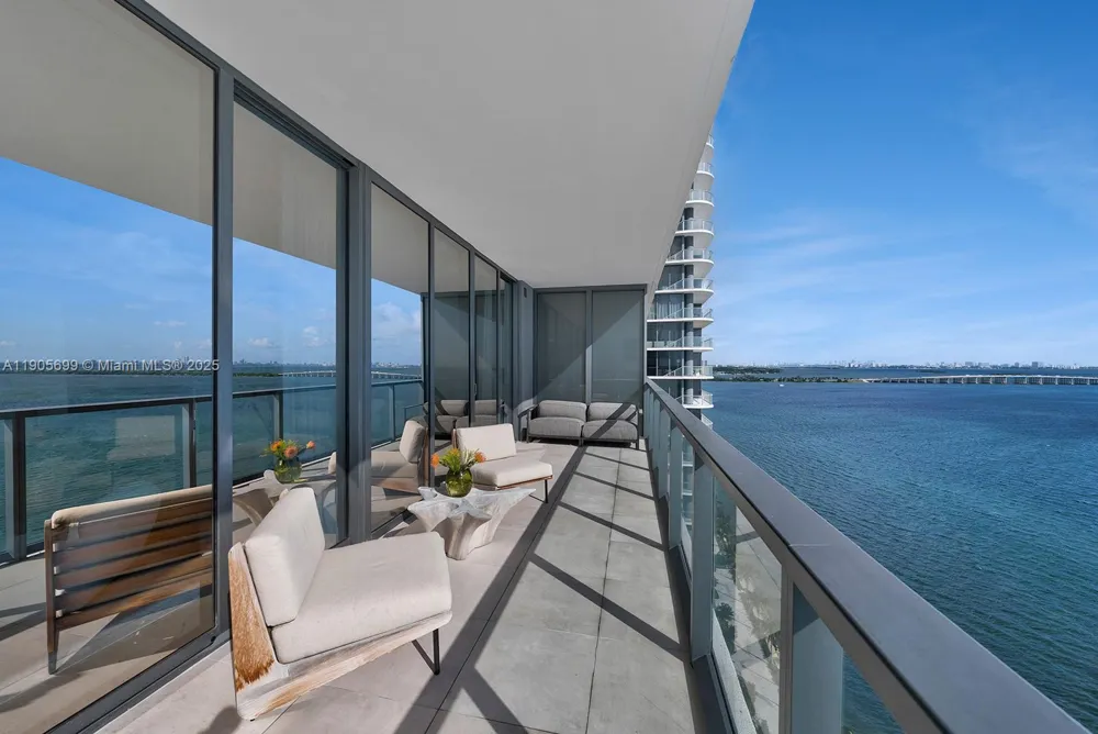 Elegante appartamento a Miami con vista mare
