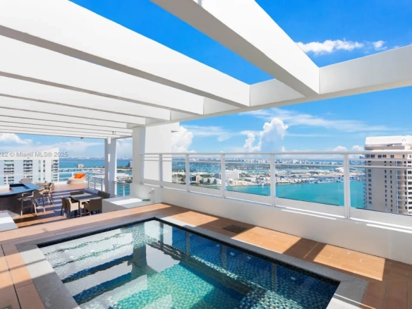 Prestigioso attico a Miami con vista panoramica