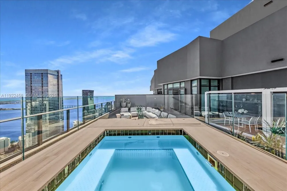 Una gemma rara nel cielo di Miami