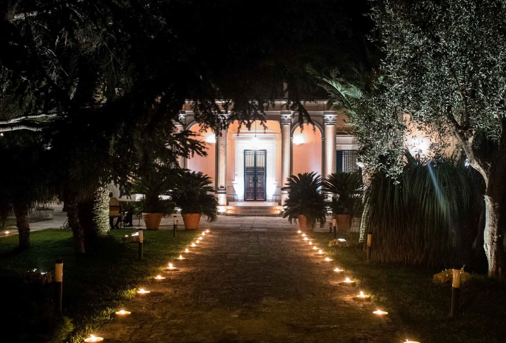 Iconica Villa Liberty con Cappella Consacrata e Giardini Monumentali