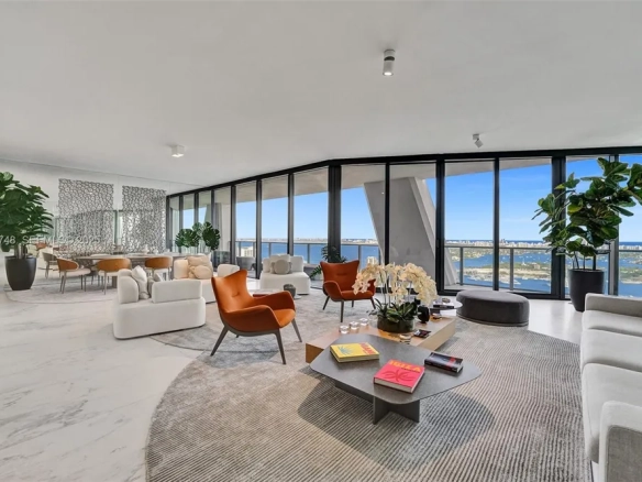 Ultra-Luxury Living in un Capolavoro Architettonico di Miami
