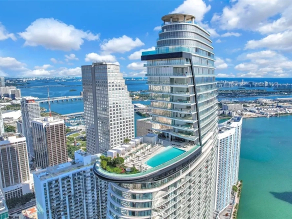 Iconic Luxury Living alle Aston Martin Residences con Vista Baia
