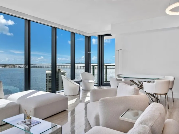 Luxury Urban Living a Echo Brickell con Vista Ininterrotta sull’Acqua