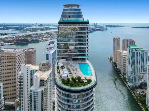 Aston Martin Prestige Signature: Il Pinnacolo del Lusso nel Cielo di Miami