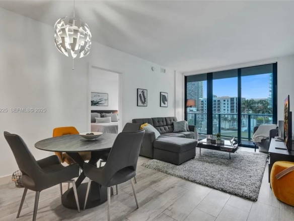 Urban Luxury a Hyde Midtown: Residenza Arredata nel Cuore del Design District