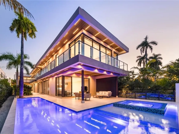 Nuova Residenza Contemporanea Fronte Canale con Rooftop Privato