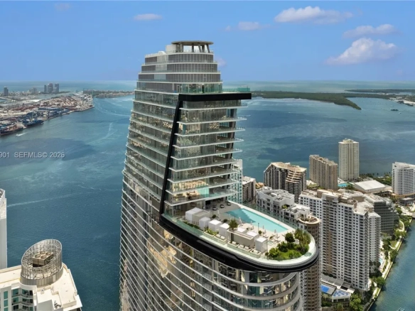 Duplex Iconico al 50° Piano nelle Aston Martin Residences