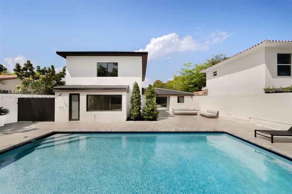 Rinascita Contemporanea a The Roads — Comfort Moderno in Posizione Privilegiata