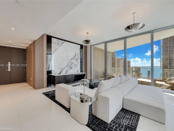 Aston Martin Residences — Lusso Iconico Fronte Acqua nel Cuore di Miami
