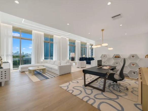 Mr. C Tigertail 802 — Residenza Su Misura con Volumi Straordinari