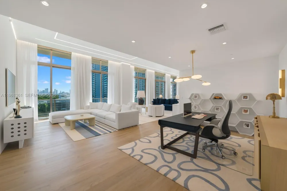 Mr. C Tigertail 802 — Residenza Su Misura con Volumi Straordinari