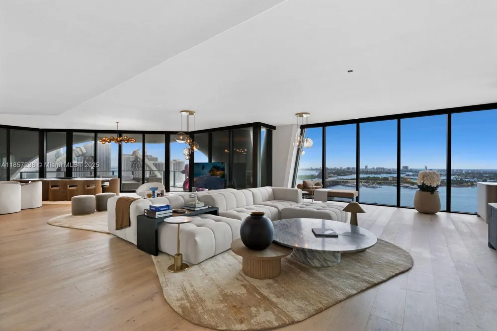 One Thousand Museum 2402 — Icona di Lusso con Vista Infinita