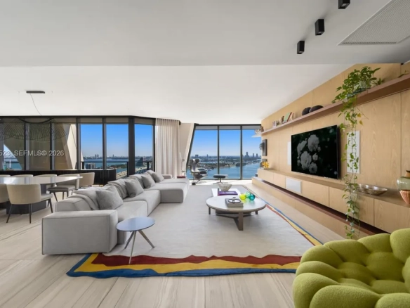 Residenza iconica firmata Zaha Hadid al One Thousand Museum, sospesa tra cielo e oceano