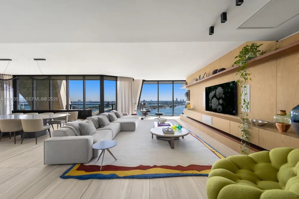 Residenza iconica firmata Zaha Hadid al One Thousand Museum, sospesa tra cielo e oceano