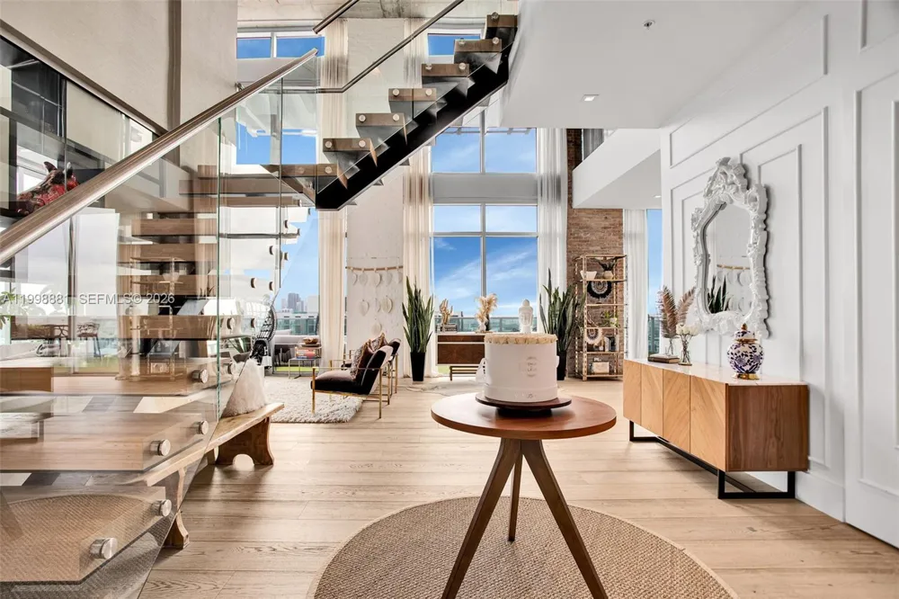 Attico d’autore a Midtown Miami con terrazze panoramiche e architettura iconica