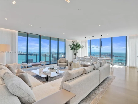 Sky residence all’Elysee Miami con vista a 180° su baia, oceano e skyline
