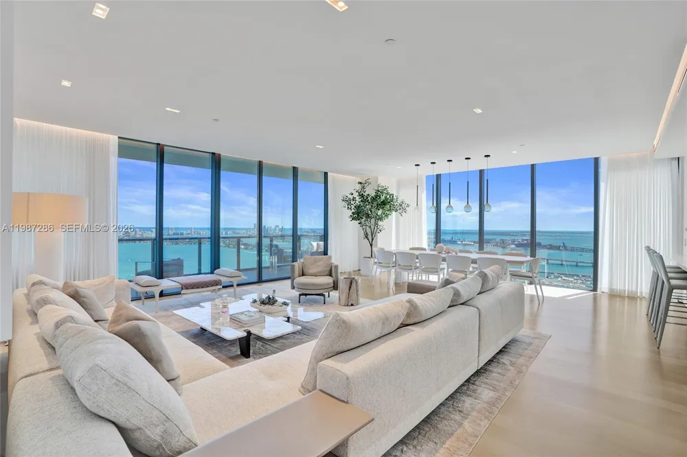 Sky residence all’Elysee Miami con vista a 180° su baia, oceano e skyline