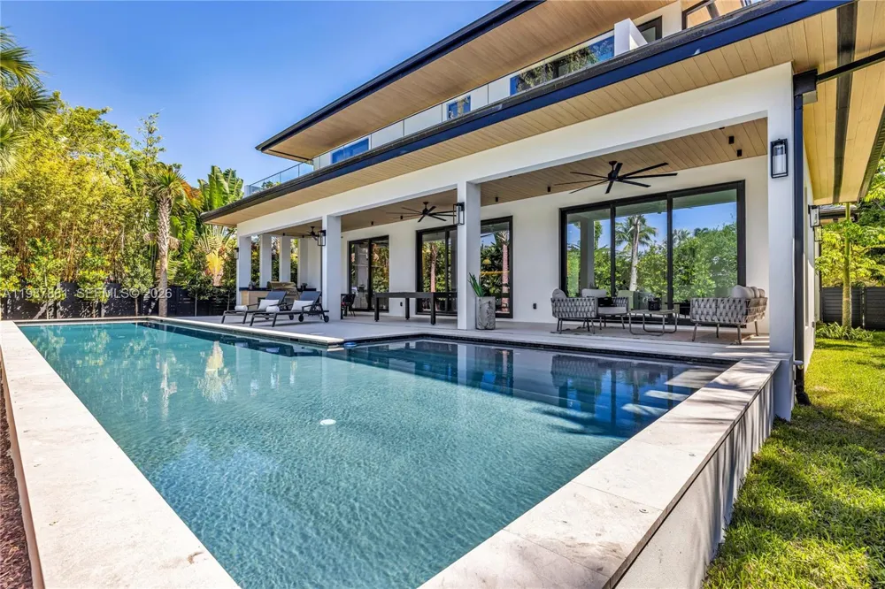 Majestic Oak Manor: residenza iconica contemporanea a Belle Meade con anima senza tempo