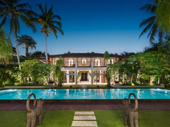 Villa Serenity — Straordinaria tenuta waterfront firmata Cesar Molina a Gables Estates