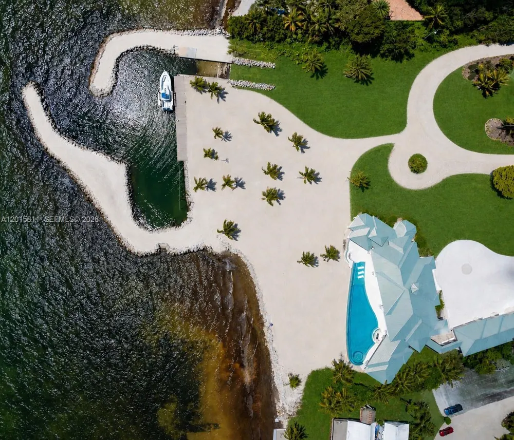 Straordinario compound oceanfront nelle Upper Keys con doppio lotto e potenziale di sviluppo esclusivo