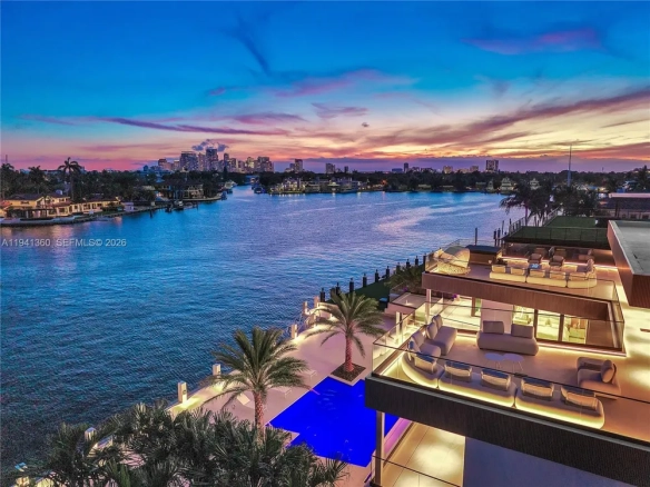 Straordinaria waterfront mansion contemporanea a Sunrise Intracoastal firmata Bruce Celenski