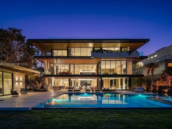 255 Ocean — Capolavoro contemporaneo oceanfront sulle spiagge private di Golden Beach