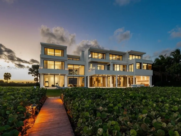 Iconica oceanfront estate sulla leggendaria Millionaire’s Mile della Florida