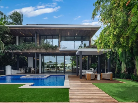 Eleganza contemporanea firmata Max Strang nelle iconiche Venetian Islands