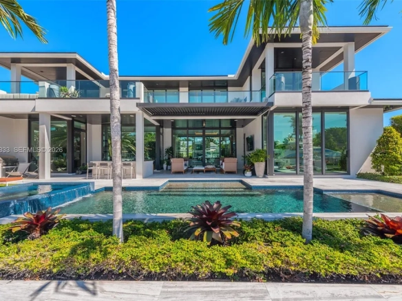 Esclusiva Waterfront Estate con 30 Metri di Fronte Mare e Accesso Privato alla Spiaggia | Harbor Beach, Fort Lauderdale