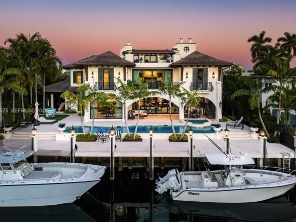 Esclusiva Tenuta Mediterranea Fronte Acqua con 30 Metri di Waterfront Privato nelle Prestigiose Las Olas Isles | Fort Lauderdale Luxury Estate