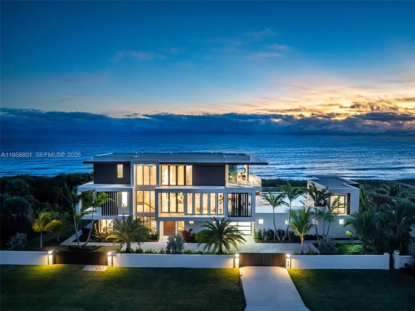 Capolavoro Moderno Fronte Oceano con 52 Metri di Spiaggia Privata | Ultra Luxury Oceanfront Estate vicino a Vero Beach