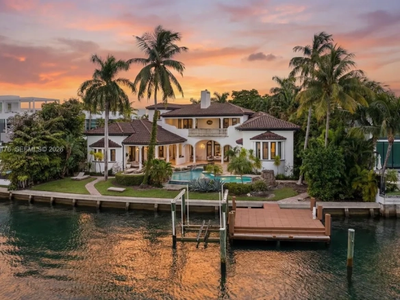 Esclusiva Villa Fronte Acqua con 38 Metri di Waterfront Privato a Hibiscus Island | Luxury Estate nel Cuore di Miami Beach