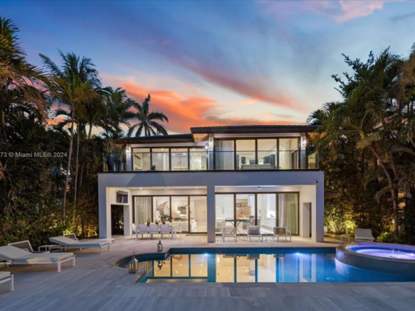 Esclusiva Villa Contemporanea Fronte Baia con Vista Panoramica su Miami Beach | Ultra Luxury Waterfront Estate