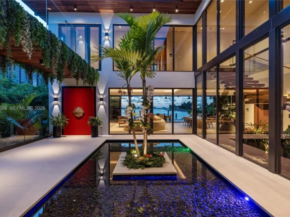 Esclusiva Villa Ultra-Lusso Fronte Baia con Molo Privato a Normandy Shores, Miami Beach