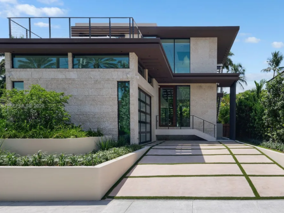 Esclusiva Villa di Nuova Costruzione sulla Prestigiosa North Bay Road | Modern Luxury Residence nel Cuore di Miami Beach
