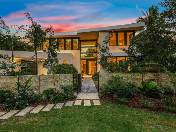 Esclusiva Villa Contemporanea di Lusso nella Prestigiosa Ye Little Wood | Modern Luxury Estate a Coconut Grove, Miami