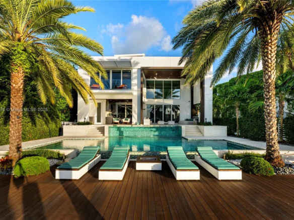 Esclusiva Villa Ultra-Lusso Fronte Baia con Rooftop Panoramico e Accesso Diretto all’Oceano | Hibiscus Island, Miami Beach