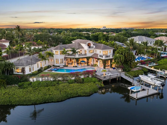 Esclusiva Tenuta Fronte Mare in Stile British West Indies | Trophy Waterfront Estate con 55 Metri di Fronte Acqua ad Admirals Cove