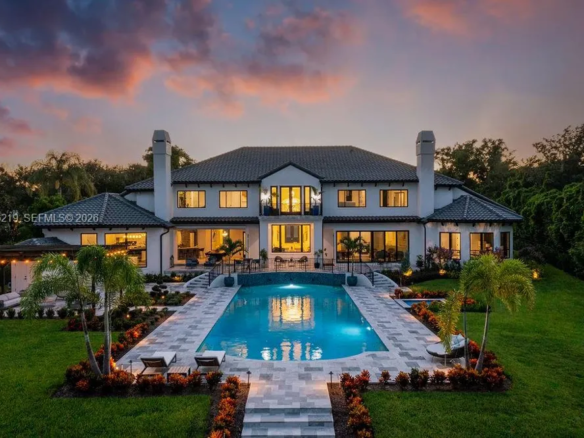 Esclusiva Tenuta Fronte Lago sul Winter Park Chain of Lakes | Luxury Lakefront Estate con Molo Privato e Resort Privato